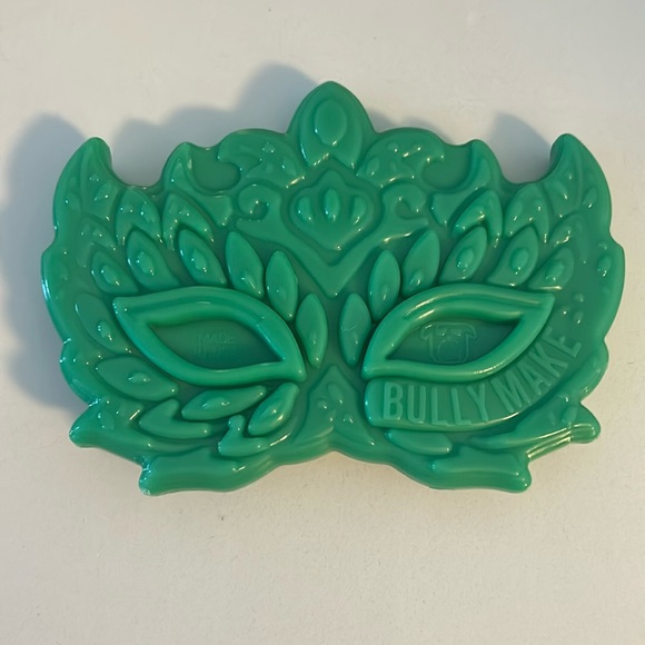 Bullymake Green Mardi Gras Mask Nylon Bone NEW - Picture 1 of 2